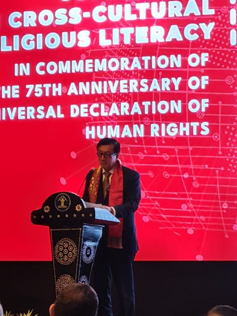 Menkumham Yasonna H Laoly saat memberi pidato pada acara Konferensi Internasional Literasi Keagamaan Lintas Budaya. (Foto/ist)