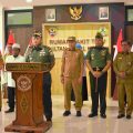 Brigjen TNI Agus Bhakti didampingi para sejumlah petinggi TNI Kodim 1608, PJ Walikota Bima beserta Tokoh Masyarakat saat mengahidir peresmian RS TNI Abdul Kahir II Bima oleh Presiden RI secara virtual. (Foto/Deddy Kurniawan)