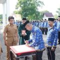 Setda Kota Bima Muhtar Landa menyaksikan penandatangan SK PPPK oleh perwakilan yang akan dilantik. Foto : Dok Pemkot Bima