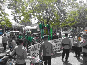 Pelantikan DPRD Kota Bima diwarnai Aksi Demonstrasi