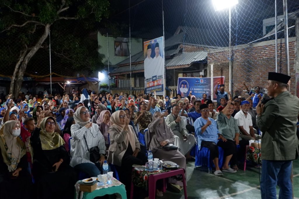 Aji Man saat memberi sambutan pada acara silaturahmi bersama warga Kelurahan Nae. Foto : Lance