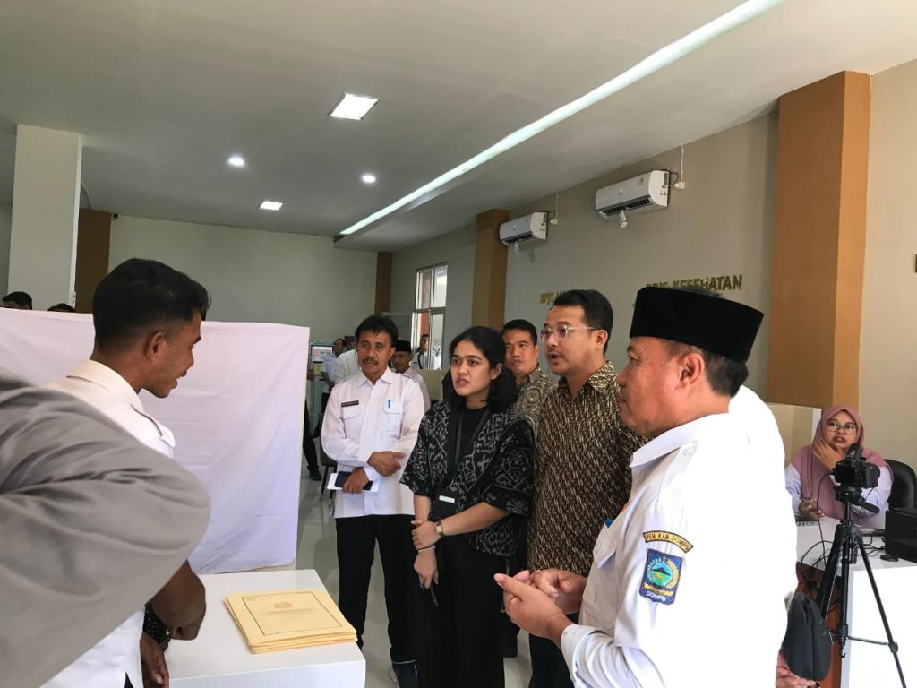 Tim Verifikasi dari Deputi Bidang Pelayanan Publik KemenPANRB saat berkunjung ke Mall Pelayana Publik Dompu. Foto :ist