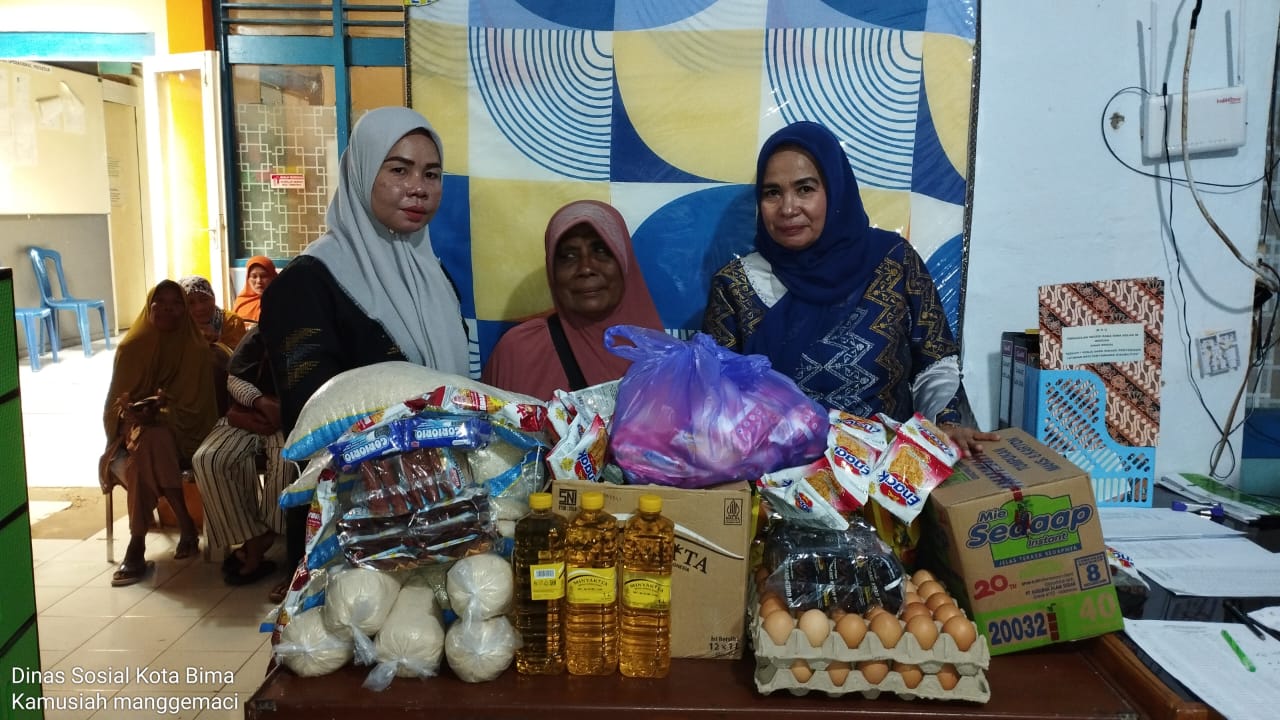 Kemensos Salurkan Bantuan Atensi untuk 170 Warga Rentan di Kota Bima
