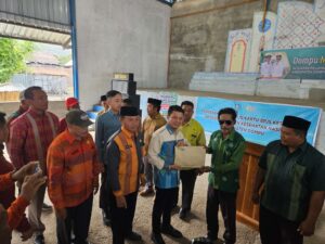 BPJS Ketenagakerjaan Bima dan Bupati Dompu Serahkan Kartu Perlindungan Pekerja Rentan di Kecamatan Poja