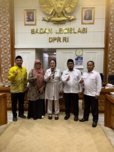 Guru Madrasah dan Sekolah Swasta Bima Kawal Perjuangan Hingga ke Senayan