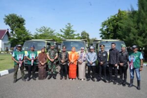 Wali Kota Bima Serahkan 3 Unit Armada Pengangkut Sampah