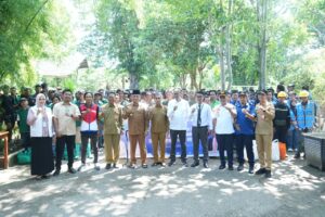 Garda Terdepan Pelayanan, Wali Kota Serahkan Paket Sembako Bagi Petugas Kebersihan Hingga Tenaga Outsourcing Garda Terdepan Pelayanan, Wali Kota Serahkan Paket Sembako Bagi Petugas Kebersihan Hingga Tenaga Outsourcing