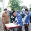 Setda Kota Bima Muhtar Landa menyaksikan penandatangan SK PPPK oleh perwakilan yang akan dilantik. Foto : Dok Pemkot Bima
